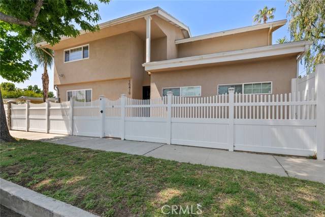 Van Nuys (los Angeles), CA 91406,15419 Valerio Street