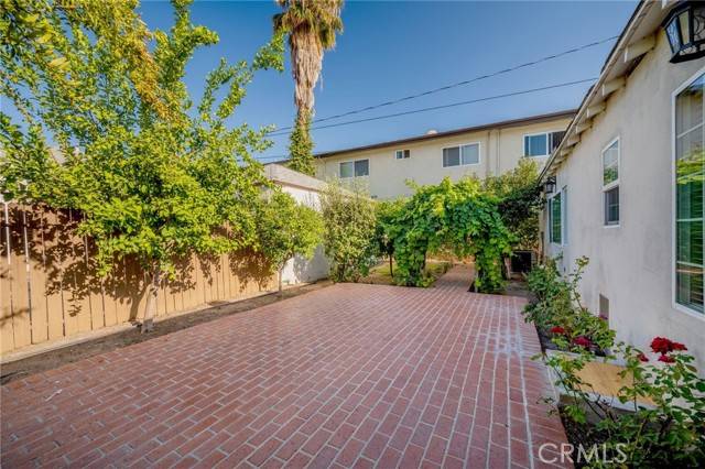 Glendale, CA 91202,1038 N Columbus Avenue