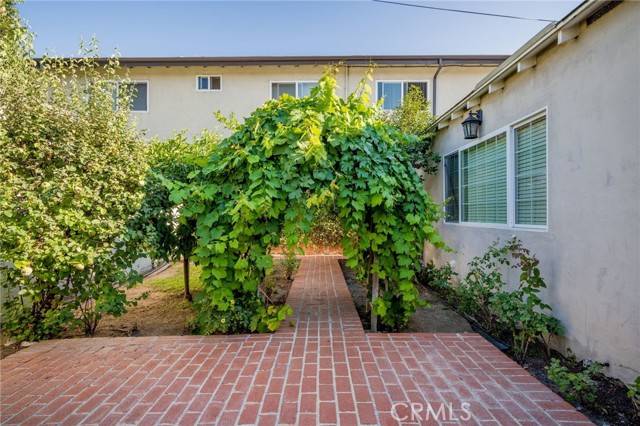 Glendale, CA 91202,1038 N Columbus Avenue