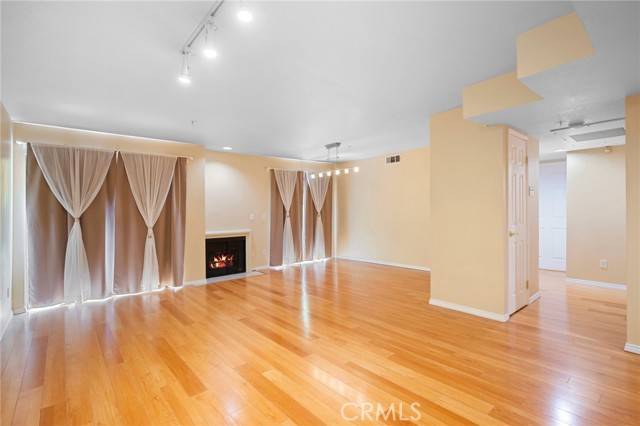 Glendale, CA 91204,422 Hawthorne Street #2