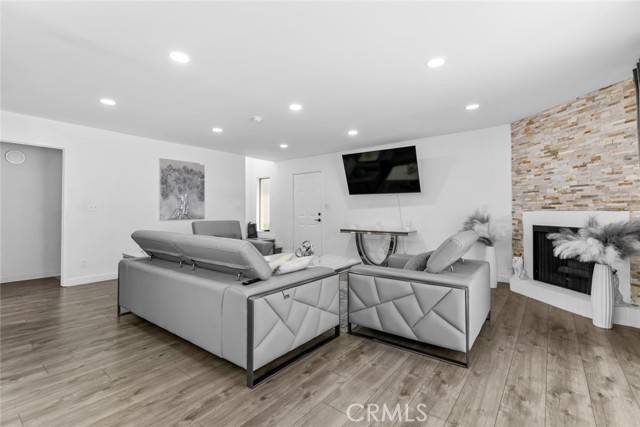 Panorama City (los Angeles), CA 91402,8801 Cedros Avenue #7