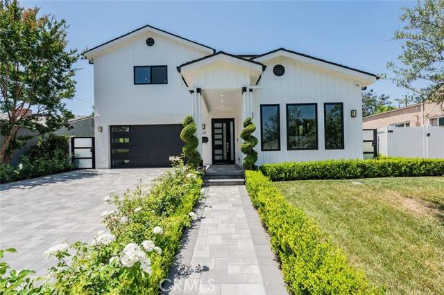 Burbank, CA 91506,251 S Griffith Park Drive