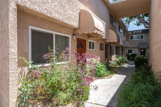 Northridge (los Angeles), CA 91325,17061 Roscoe Boulevard #6