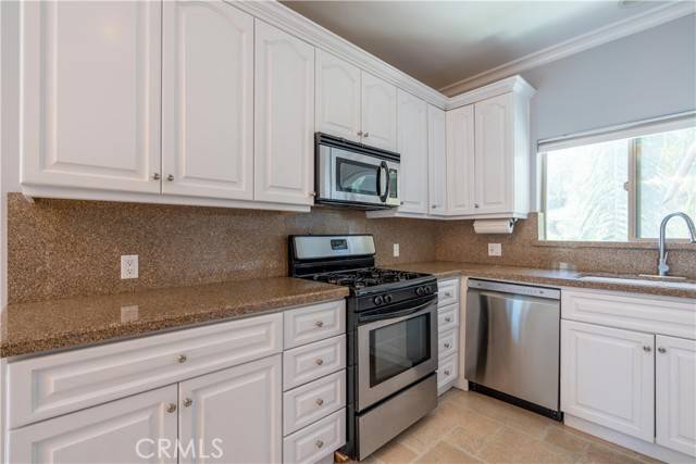 North Hollywood (los Angeles), CA 91601,11253 Peach Grove Street #106