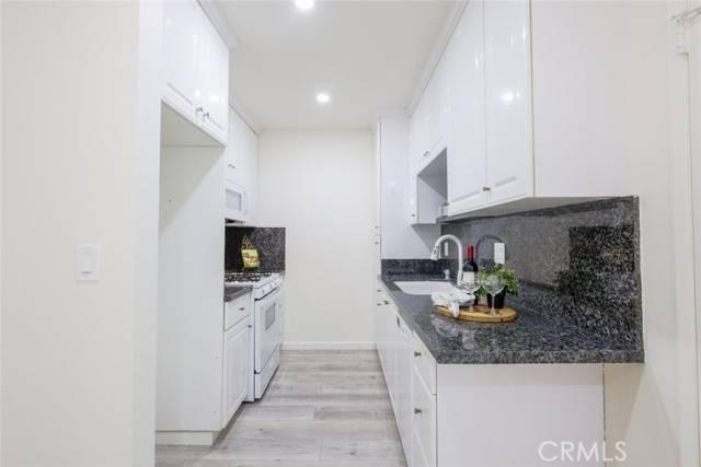 Glendale, CA 91203,409 Burchett Street #311