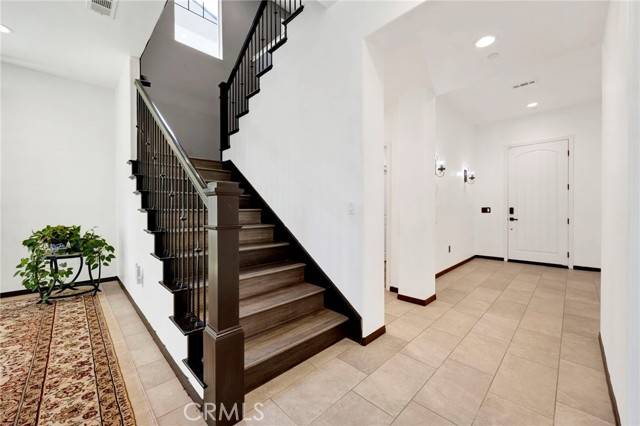 Saugus (santa Clarita), CA 91350,27642 Camellia Drive