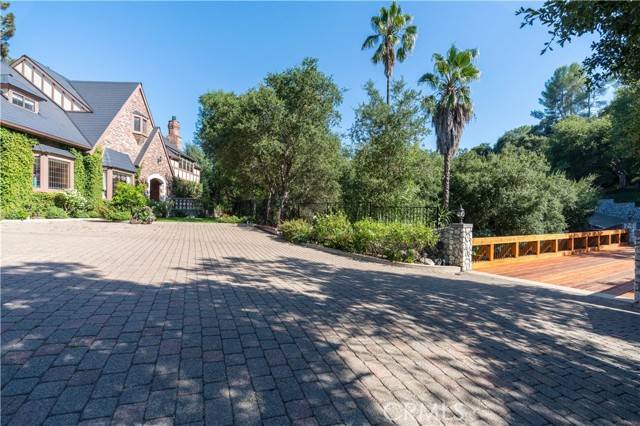 La Canada Flintridge, CA 91011,375 Berkshire Avenue