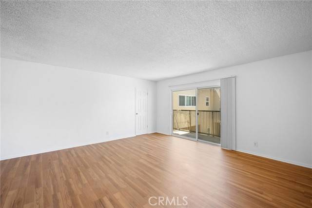 Van Nuys (los Angeles), CA 91406,17463 Vanowen Street #8