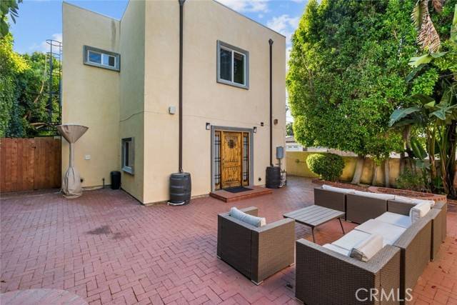 Encino (los Angeles), CA 91316,17966 Palora Street