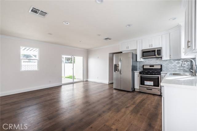 Van Nuys (los Angeles), CA 91405,7058 Willis Avenue