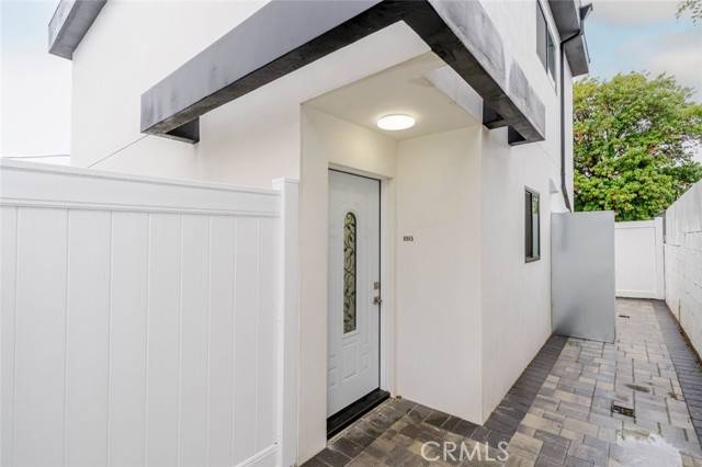 Northridge (los Angeles), CA 91343,8965 Mclennan Avenue