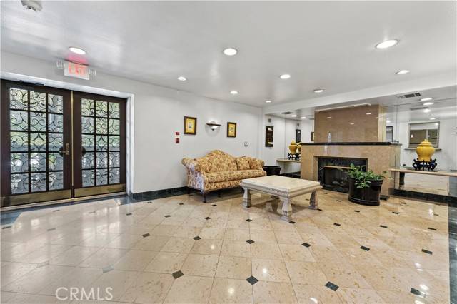 Beverly Hills, CA 90049,390 S Sepulveda #105