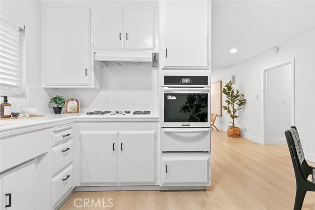 Glendale, CA 91202,587 South St #18