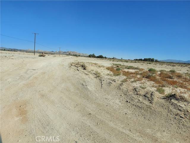 Lucerne Valley, CA 92356,0 Locust Parcel #0450-024-01 Avenue