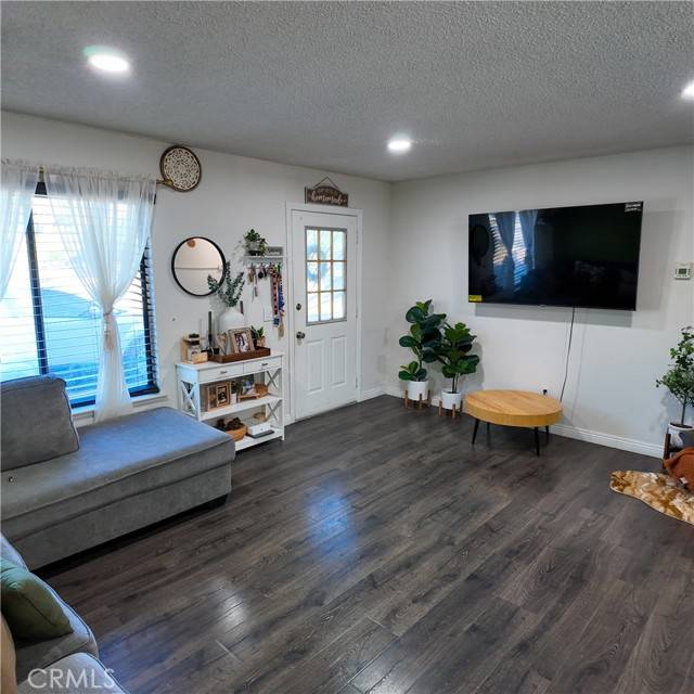 Hesperia, CA 92345,9754 5th Avenue