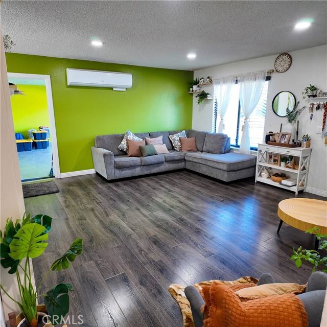 Hesperia, CA 92345,9754 5th Avenue