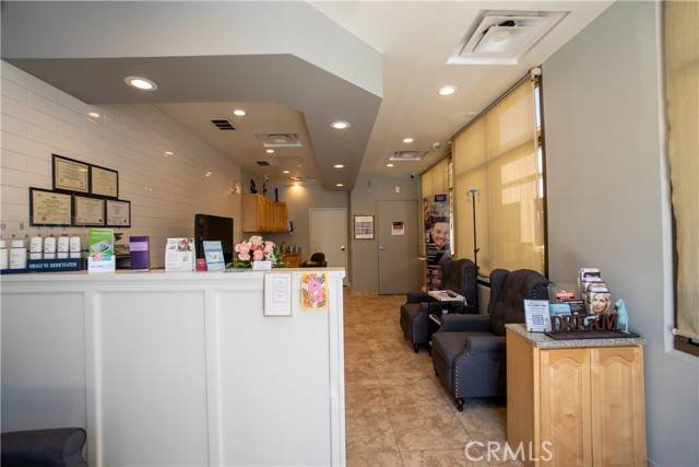 Corona, CA 92881,2079 Compton Avenue