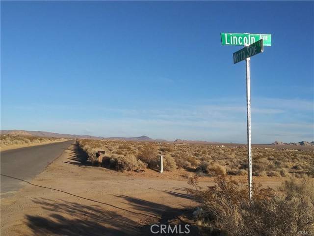 Lucerne Valley, CA 92356,17 North Side Road