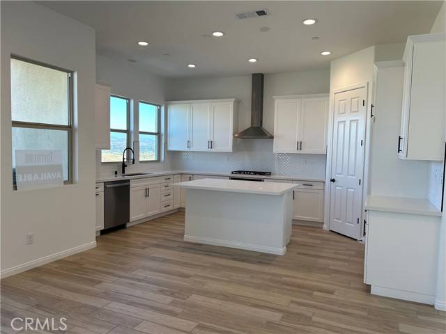 Valencia (santa Clarita), CA 91381,27397 Snow Creek Place