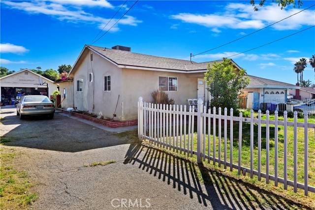 Fontana, CA 92335,8963 Laurel Avenue