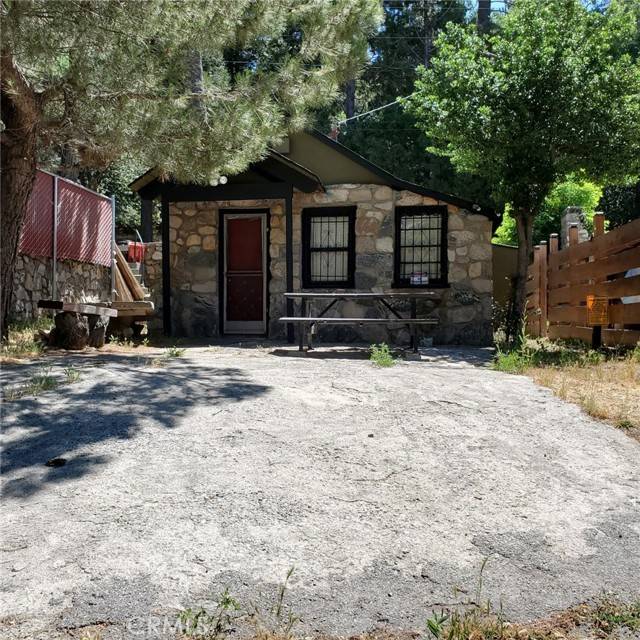 Crestline, CA 92325,22943 Cedar Way