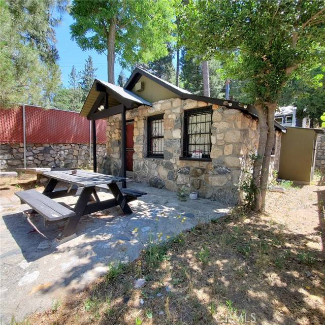 Crestline, CA 92325,22943 Cedar Way