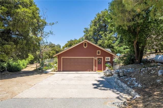 Yucaipa, CA 92399,39804 Pine Bench Road