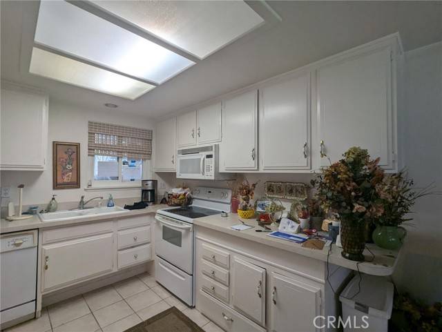 Laguna Woods, CA 92637,2296 Via Puerta #B