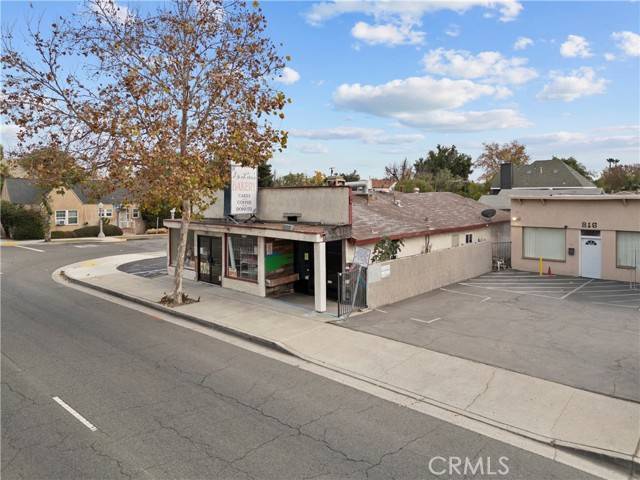 Fullerton, CA 92831,822 E Chapman Avenue