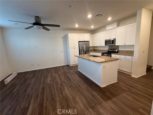 Eastvale, CA 92880,14527 Sienna Place