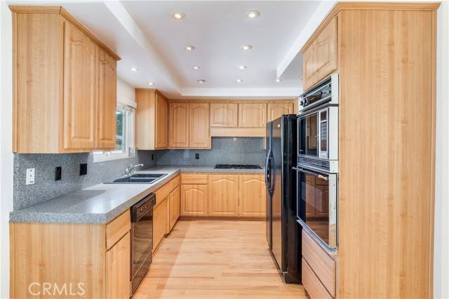 Redlands, CA 92373,1517 Pamela Crest