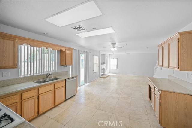 Fontana, CA 92337,15372 Brandon Lane