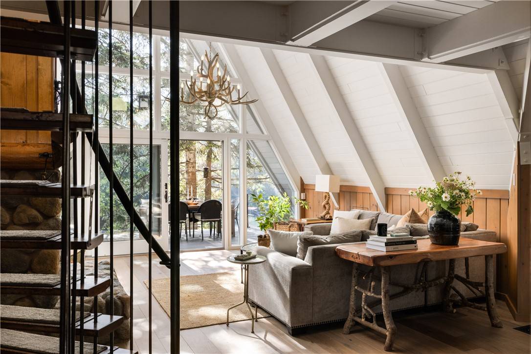 Lake Arrowhead, CA 92352,161 Rocky Point Road