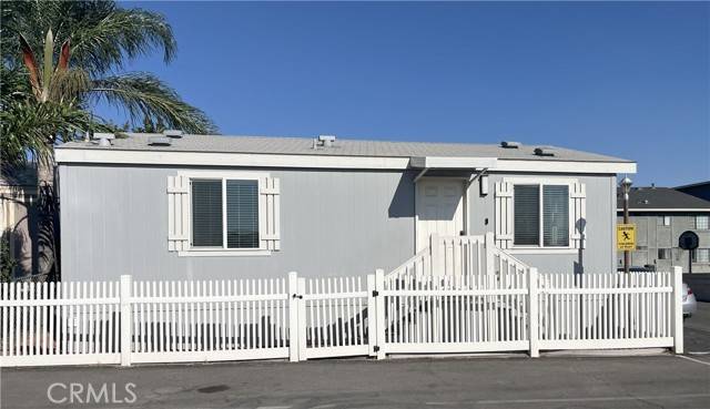 Fontana, CA 92335,8221 Ilex Street #23