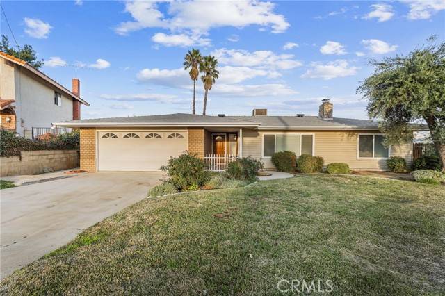 Yucaipa, CA 92399,31976 Linda Ladera