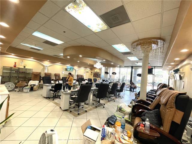 Fontana, CA 92335,16184 Foothill