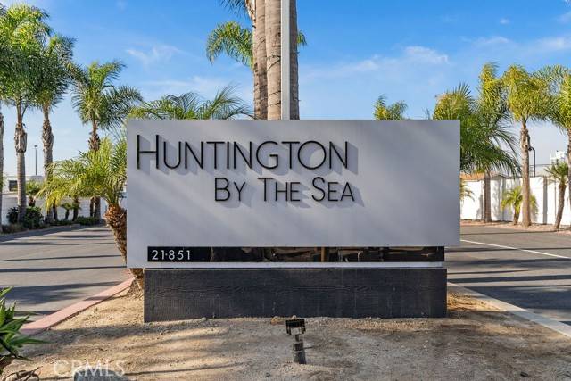 Huntington Beach, CA 92646,21851 Newland Street #37