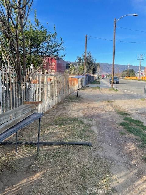 Fontana, CA 92335,8706 Mulberry Avenue