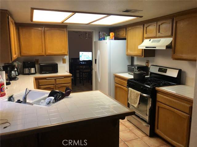 San Bernardino, CA 92407,6483 N Walnut Avenue