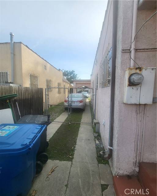 Los Angeles, CA 90044,829 W 103rd Street