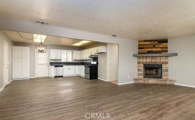 Apple Valley, CA 92307,16038 Dale Evans Pkwy
