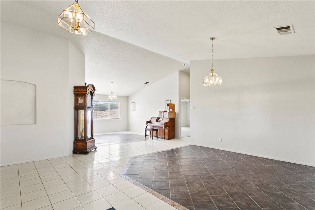 Phelan, CA 92371,8379 Beaver Avenue