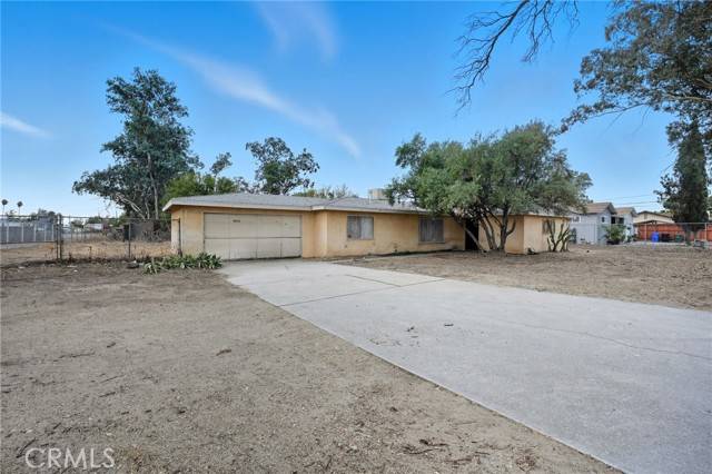 Fontana, CA 92335,15141 Randall