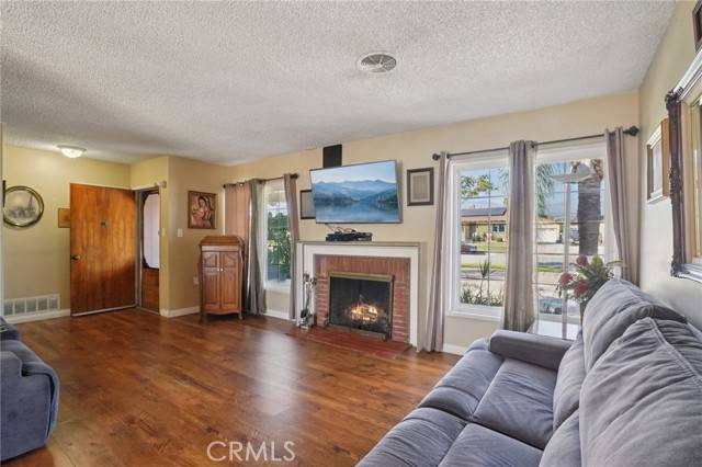 Ontario, CA 91762,945 W Bonnie Brae