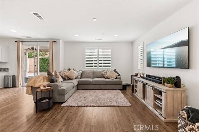 Eastvale, CA 92880,7056 Stratus