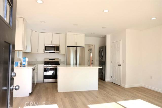 Ontario, CA 91762,728 W E # B