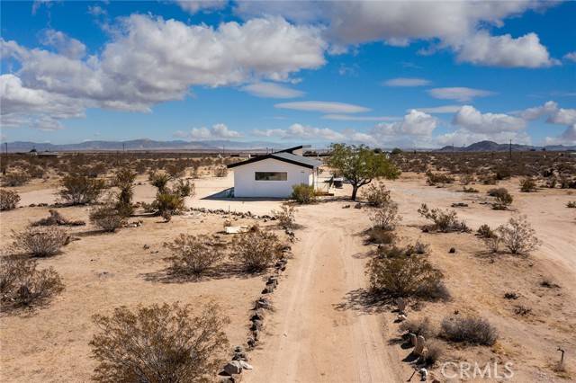 Joshua Tree, CA 92252,1523 Shangrila Lane