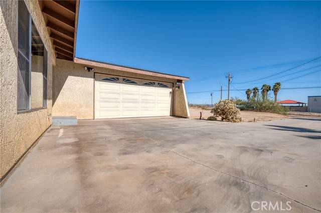 Joshua Tree, CA 92252,6010 Sunburst Street