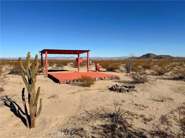 Joshua Tree, CA 92252,6 Desert Lily Street