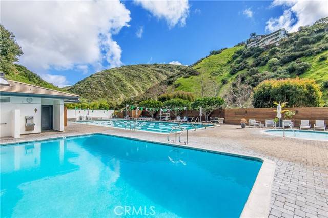 Laguna Beach, CA 92651,934 Emerald Bay